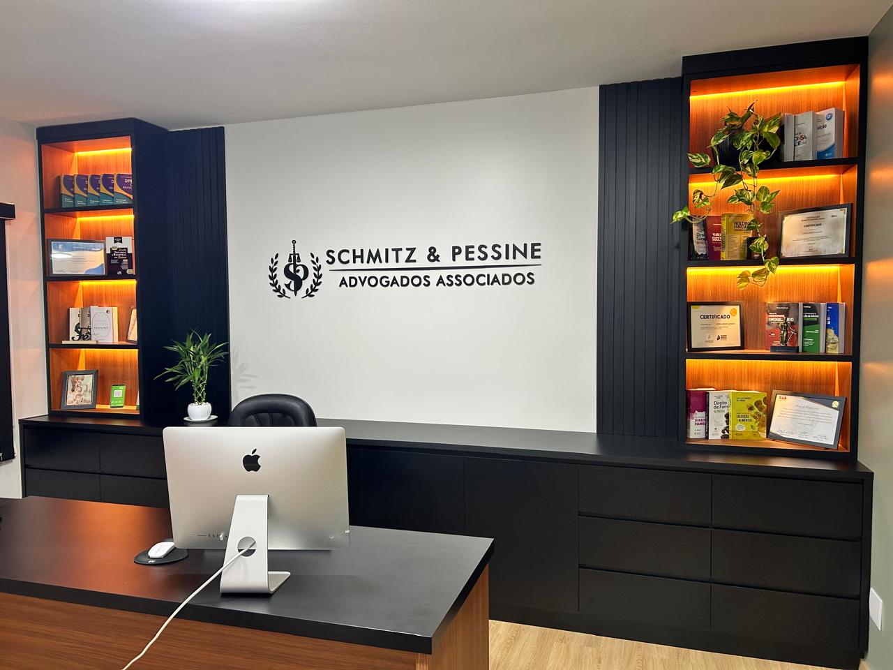 Gabinete principal de atendimento jurídico de Schmitz & Pessine
