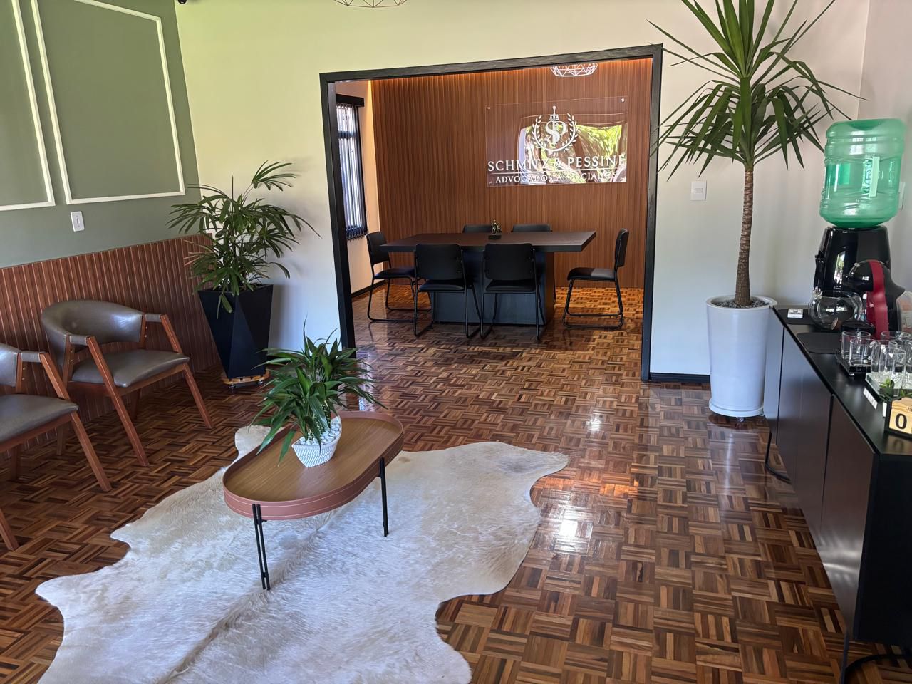Hall de entrada e recepção do escritório Schmitz & Pessine